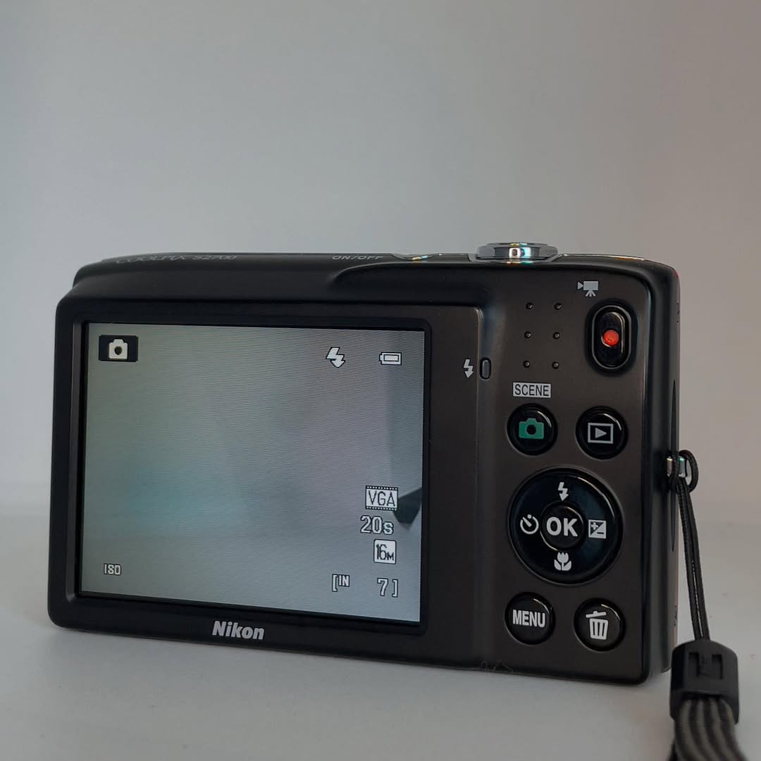 Coolpix S2700